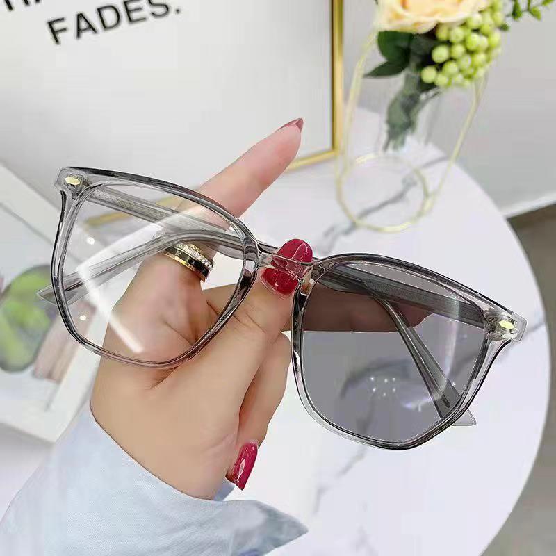 Kính Thay Đổi Màu Sắc Thời Trang Cho Nam Và Nữ