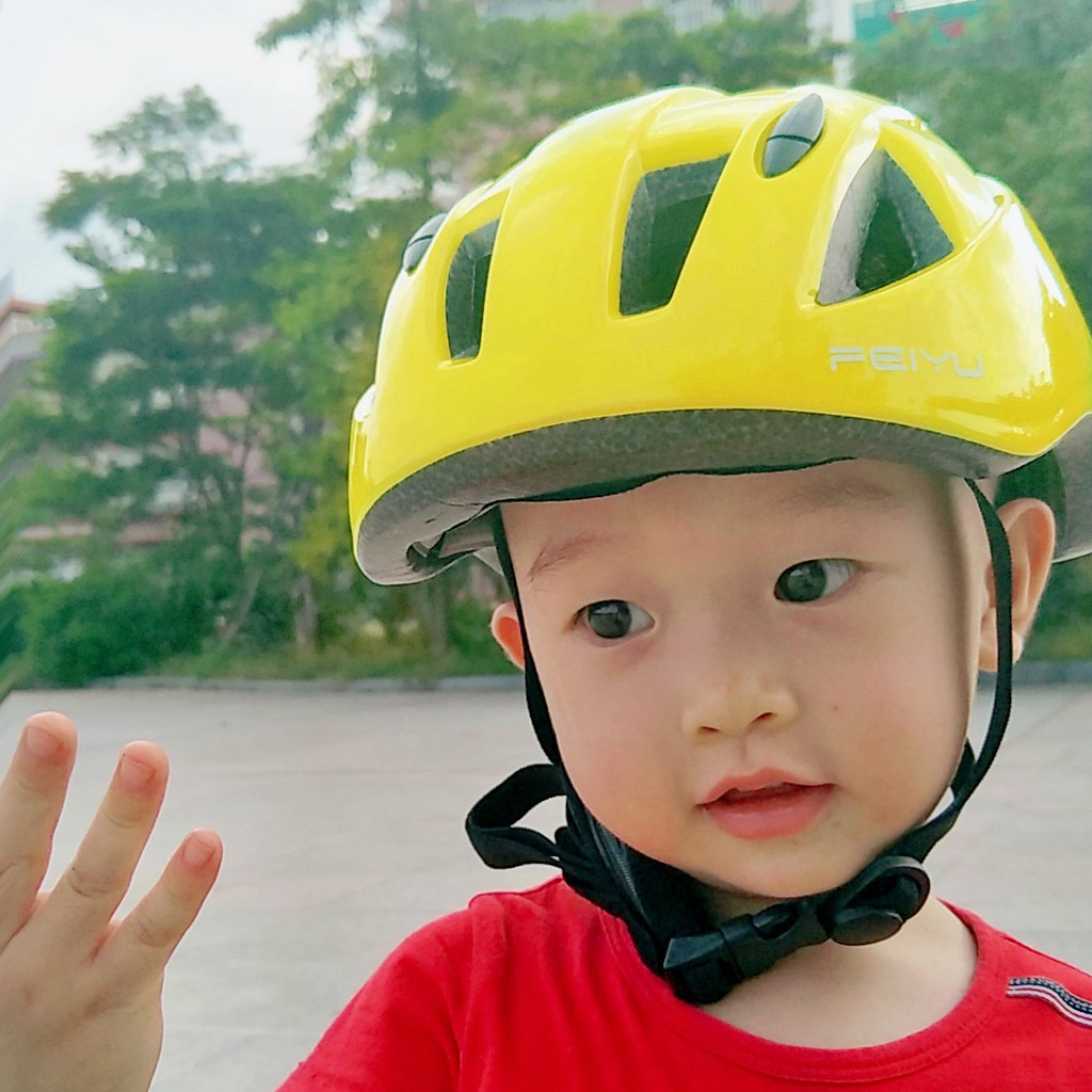 ✆xe đạp thăng bằng trẻ em mũ bảo hiểm cô gái mùa hè đồ hộ siêu nhẹ cho bé có thể điều chỉnh cưỡi an toàn