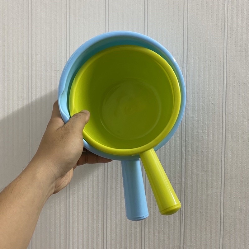 Gáo Nhựa Múc Nước Cán Tròn