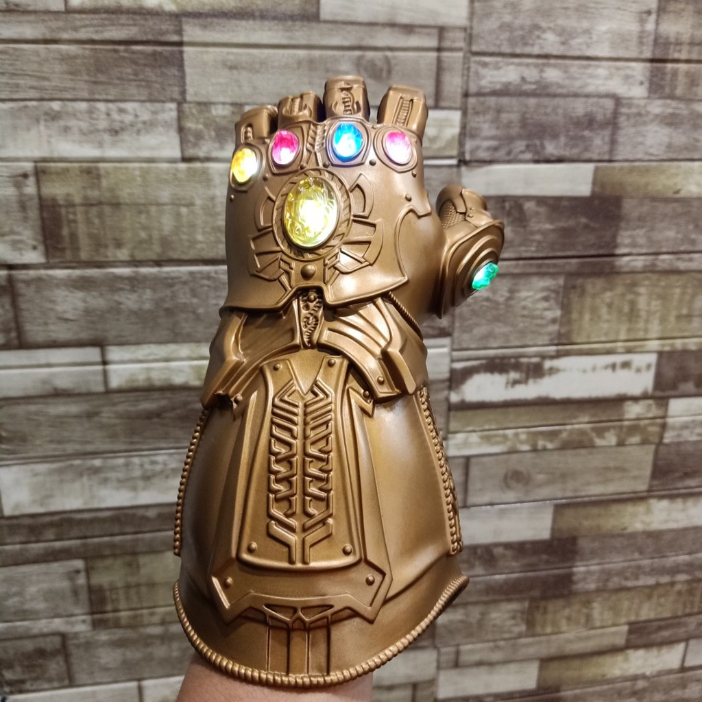 Găng Tay Vô Cực Của Iron Man Và Thanos Tỉ Lệ 1:1 Loại Có Đèn 6 Viên Đá Cực Đẹp Bằng Chất Liệu PVC Cao Cấp