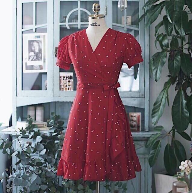 Đầm xoè đỏ chấm bi tay phồng eo nơ