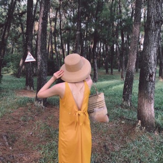 Đầm maxi vàng xẻ cột nơ lưng kt