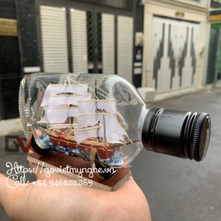 Mô hình thuyền buồm gỗ trang trí trong chai thủy tinh - Buồm màu trắng - Dài 16cm