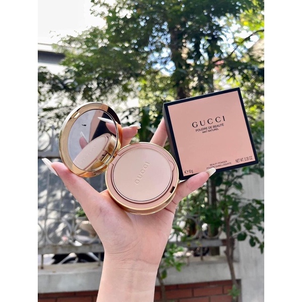 Phấn phủ Gucci Poudre De Beauté sang chảnh kèm túi lụa