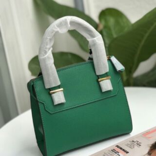 Túi charles and keith chuẩn AUTH