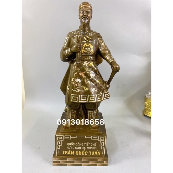 Tượng Trần Hưng Đạo bằng đồng, Hưng Đạo đại vương Trần Quốc Tuấn bằng đồng.