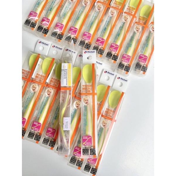 Thìa mềm Richell (Xanh Lá)