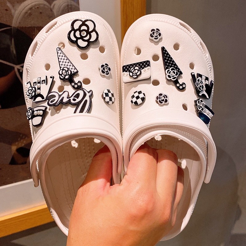 （STICKER Charm 3D SET）Chuỗi gấu đen trắng- GẮN DÉP cross DÉP SỤC, DÉP CÁ SẤU ดอกไม้-AA57