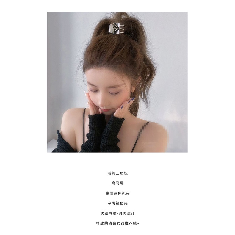 Kẹp Tóc Mini Bằng Kim Loại Hình Tam Giác In Chữ Thời Trang Dễ Phối Đồ