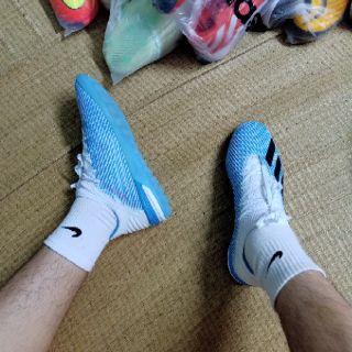 Giày đá bóng sân cỏ nhân tạo