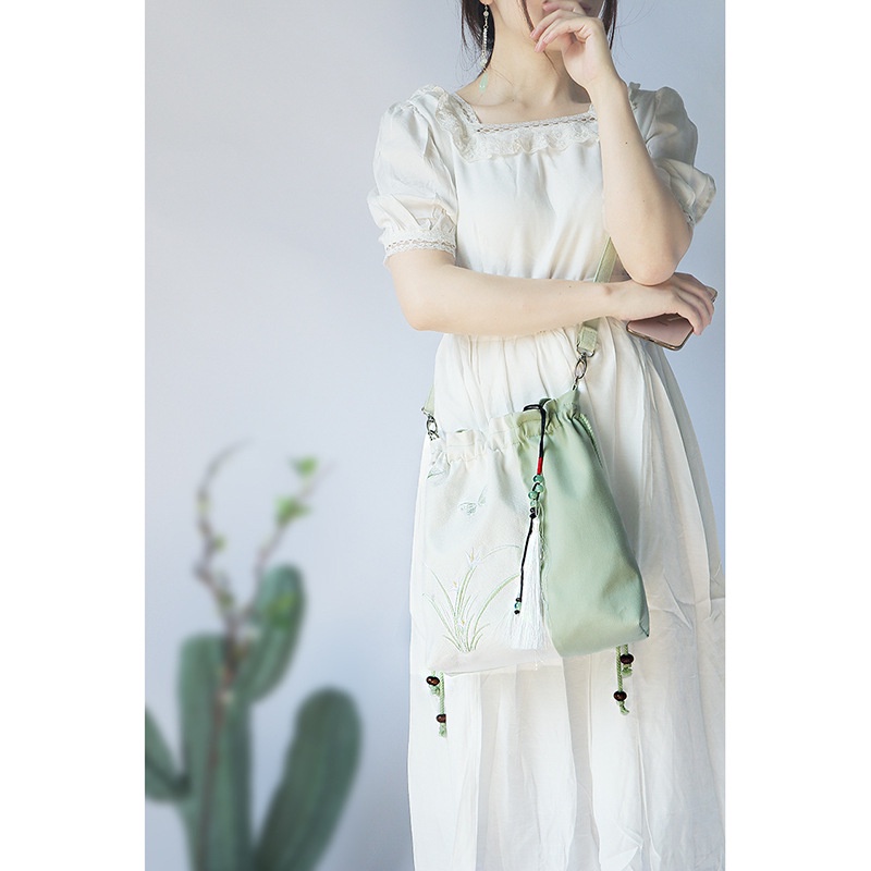 Túi dây rút thêu cổ phong - size S