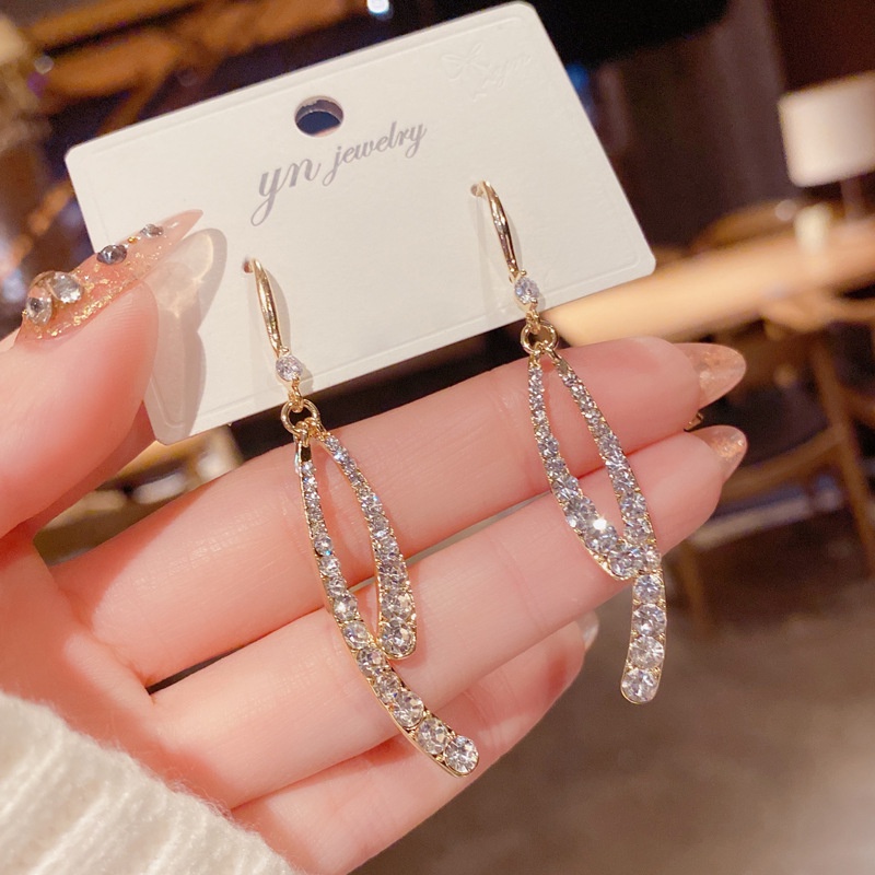 Khuyên Tai Nữ Trang Tạo Hình Độc Đáo