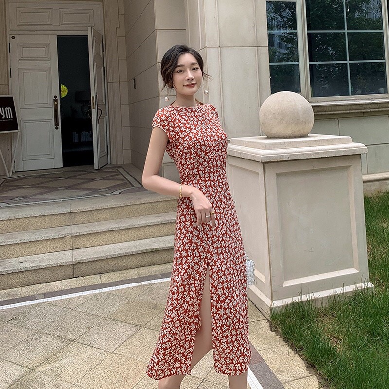 Đầm hoa xẻ tà cúp lưng