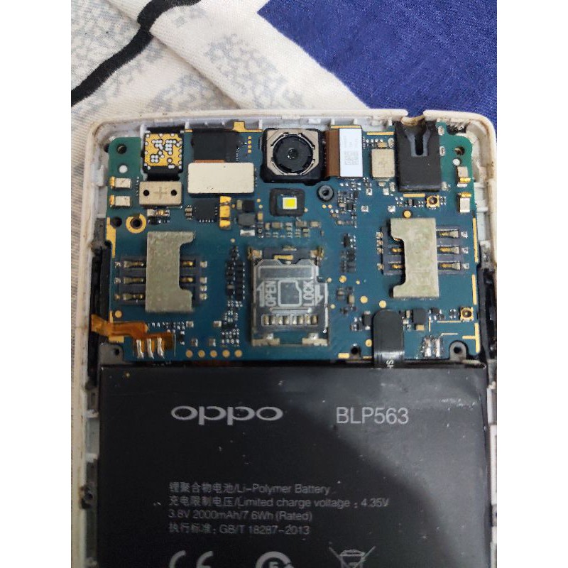 Xác điện thoại Oppo R827 cắm sạc chỉ rung một cái