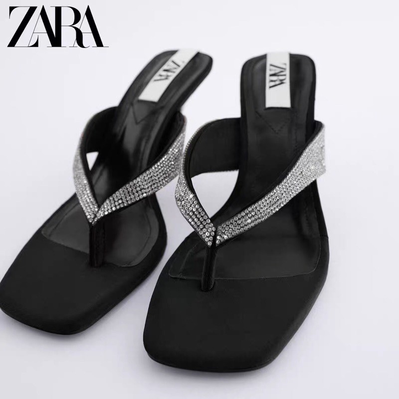 Guốc xỏ ngón đính đá Zara