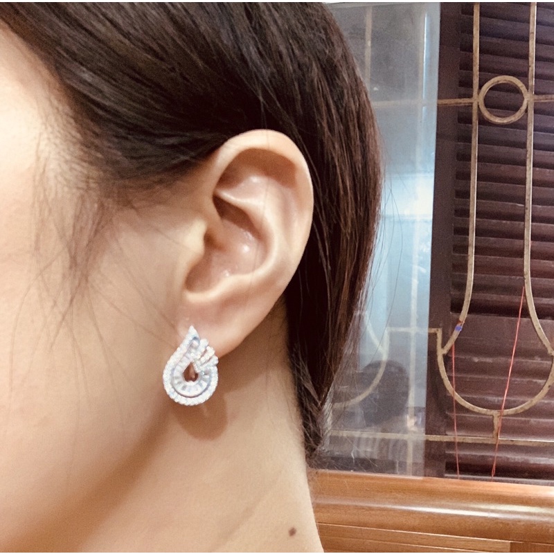 Khuyên tai khóa bật ôm sát tai kiểu dáng sang trọng, nạm đá cz sáng bạc ta chuẩn