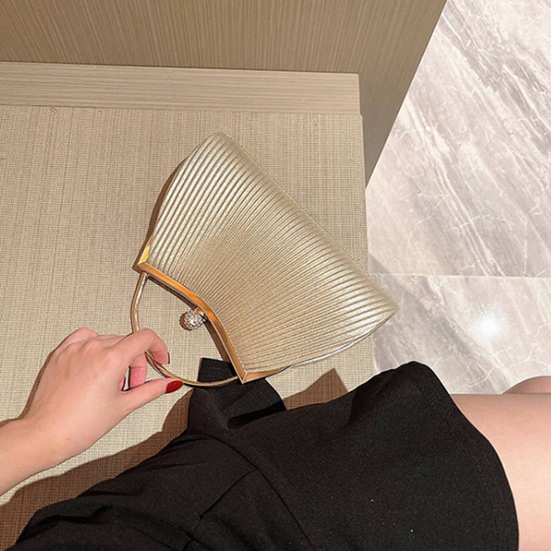 Ví Cầm Tay Đính Kim Cương Giả Thiết Kế Mới Cao Cấp Thời Trang Dành Cho Nữ