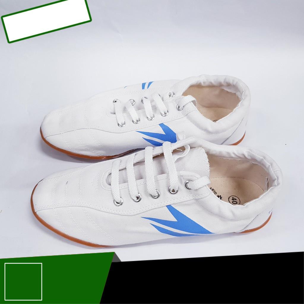 GIÀY BÓNG ĐÁ VẢI- GIÀY ĐINH nên lùi 1 size so với giày hay đi binhg thường vì form hơi rộng- shop thảo mộc hoa