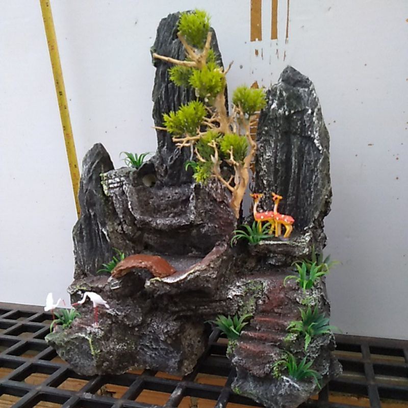 Hòn non bộ có thác nước
