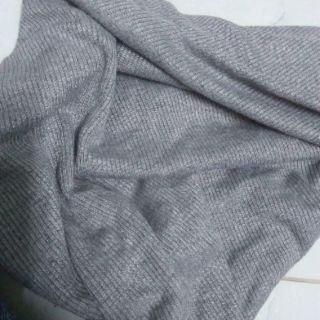 Áo thun gân dài tay cổ tròn