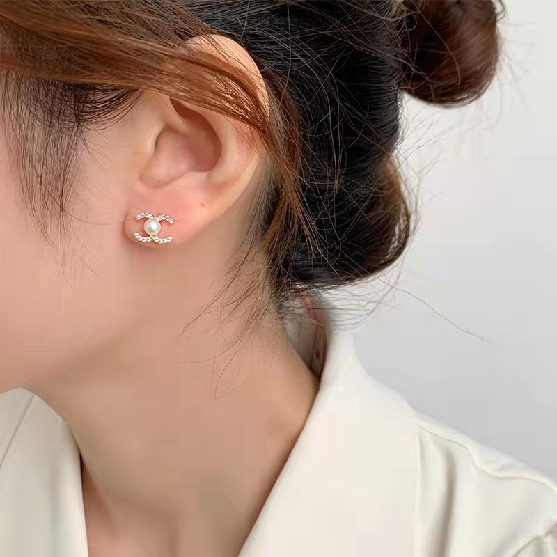 Đôi Khuyên Tai Nữ Đính Ngọc Trai Thời Trang