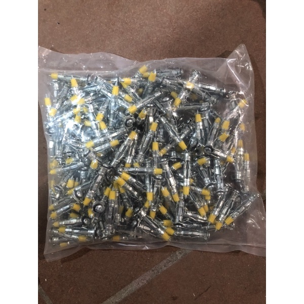 Vít nở thạch cao