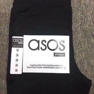 Quần legging nâng mông lửng màu đen