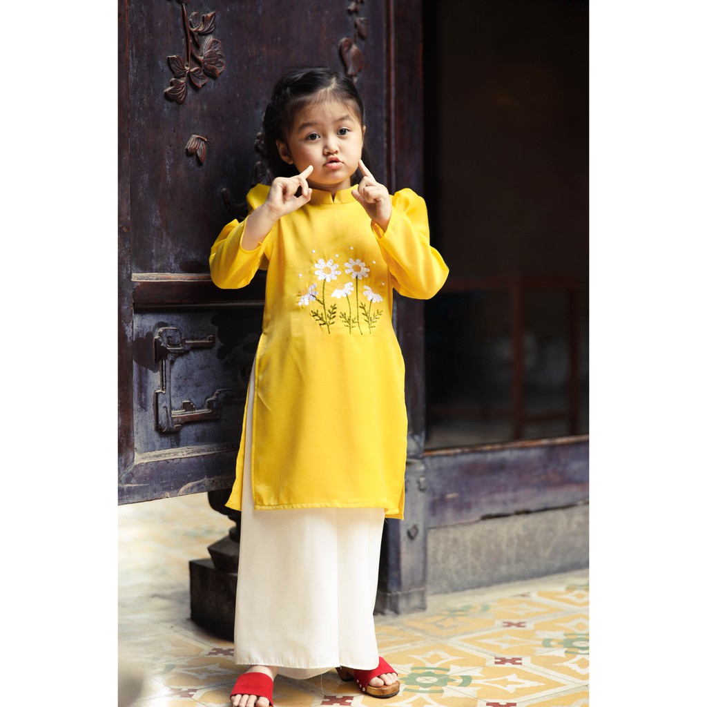 Bộ set áo dài cho bé gái BYZU kiểu áo dài cách tân phối tay bồng thêu hoa cúc, chất liệu lụa cao cấp