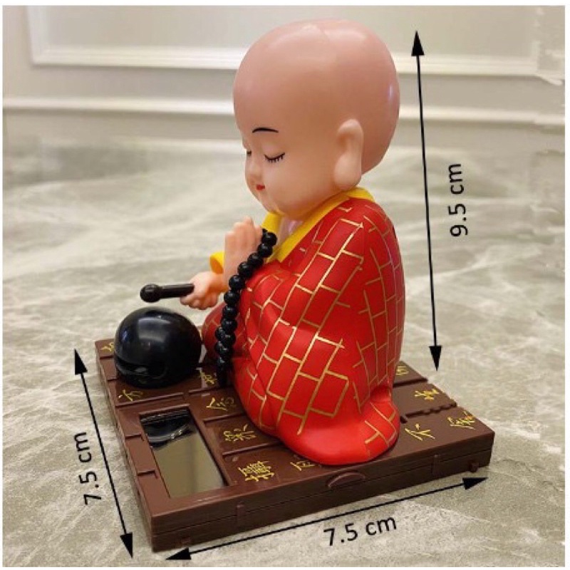 Tượng phật chú tiểu gõ mõ tự động trang trí trên ô tô - bàn làm việc mang lại may mắn, cầu bình an