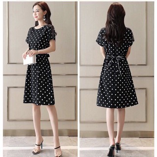 Đầm xòe đen chấm bi tay cánh dơi