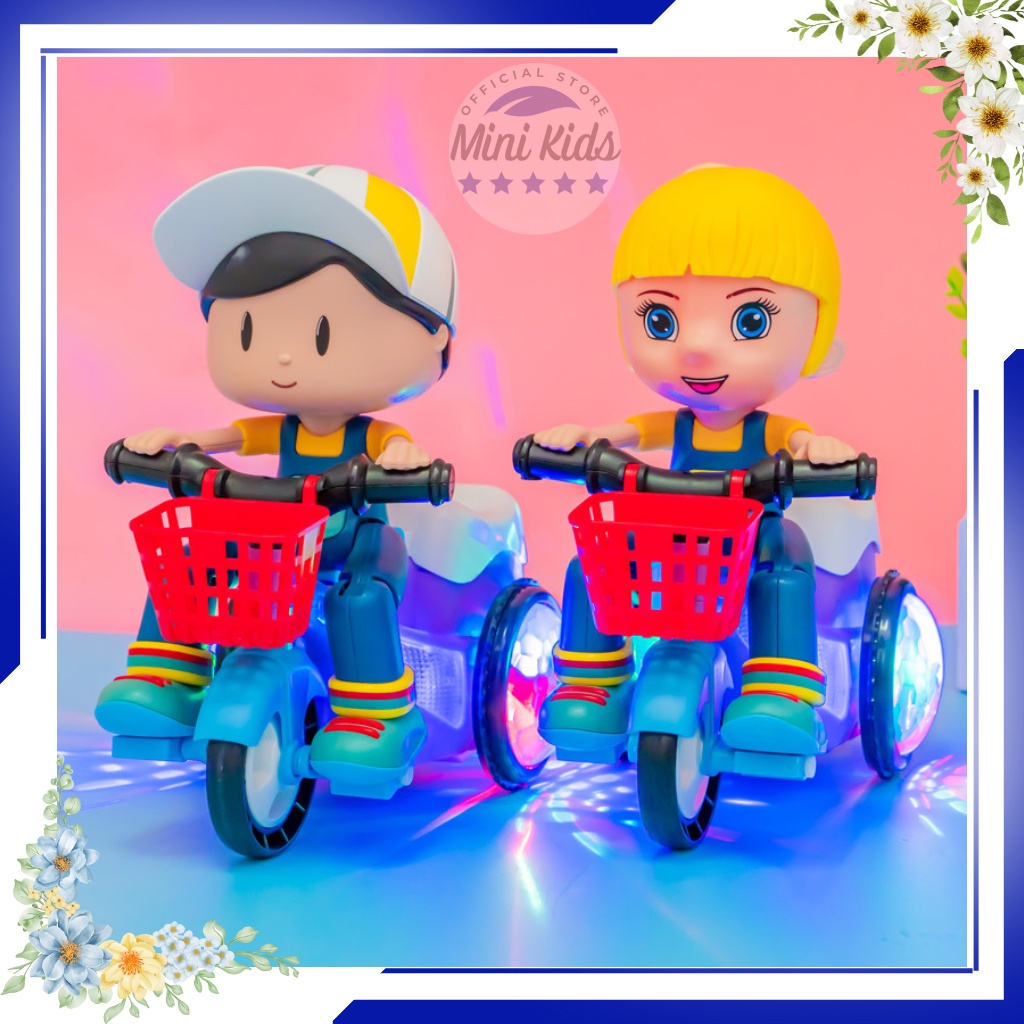 Đồ chơi em bé đạp xe xoay 360º có đèn và phát nhạc, bé trai, bé gái đạp xe shipper, tặng kèm PIN - Đồ chơi MiniKids