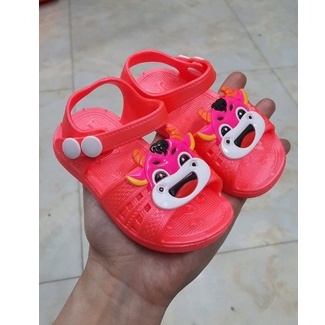 DÉP SANDAL HÌNH CHÚ BÒ CƯỜI TẬP ĐI CHO BÉ
