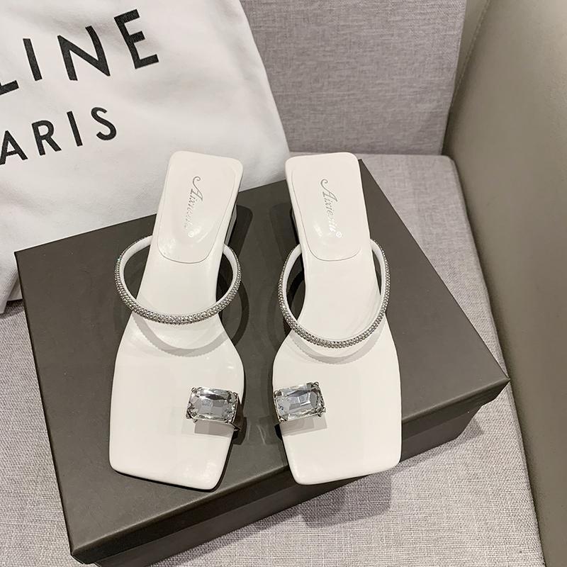 Dép Sandal Đế Dày Hở Ngón Đính Đá Phong Cách Mùa Hè Mới Dành Cho Nữ Dễ Phối Đồ