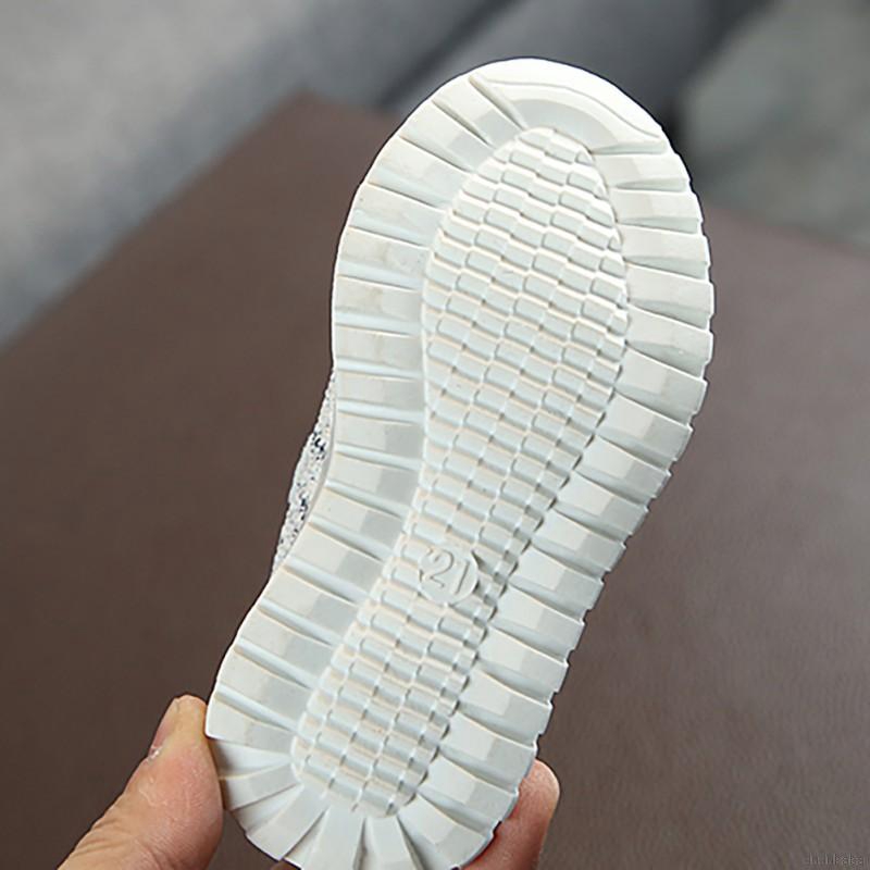 Giày đế mềm chống trượt có đèn LED cho bé