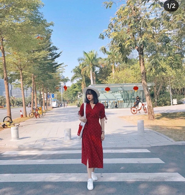 Đầm maxi bi đỏ cột eo