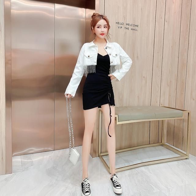Set đầm hai dây ôm mông màu đen quyến rũ và áo khoác denim tay ngắn tua rua phong cách nước ngoài thời trang (Có bán lẻ)