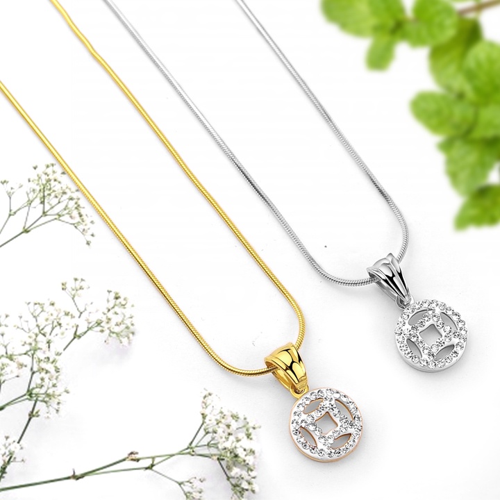 Sỉ dây chuyền titan có mặt hình tròn đính đá, đem lại may mắn cho người đeo