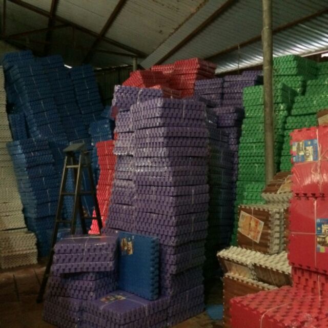 Thảm Xốp Âu Lạc lót sàn 60x60cmx 4 Tấm . màu Xanh Lam, Hồng Đỏ, Tím, Xanh Lá.