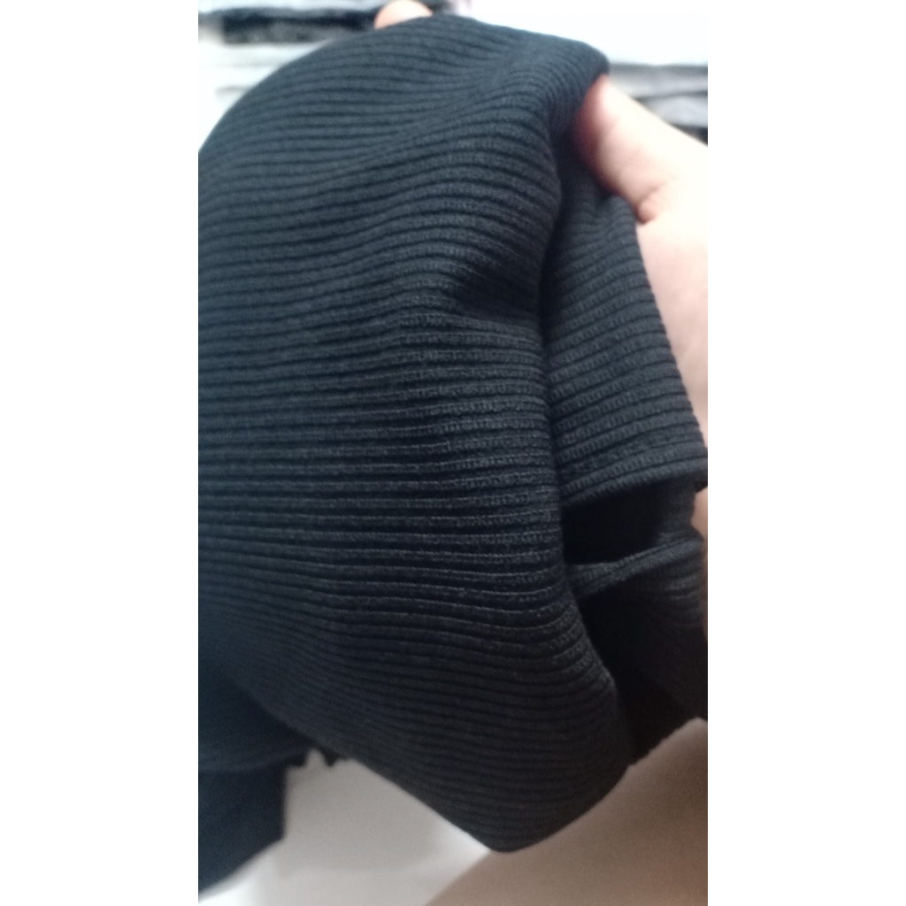 Váy ôm body nữ cổ tròn xẻ tà bên tay dài 1 màu đen chất thun gân mềm mịn co giãn tốt, váy ôm nữ bodyMIDORI247