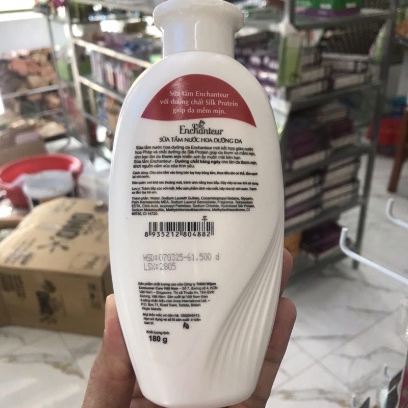 Sữa tắm nước hoa dưỡng da Enchanteur Deluxe Sensation 180g
