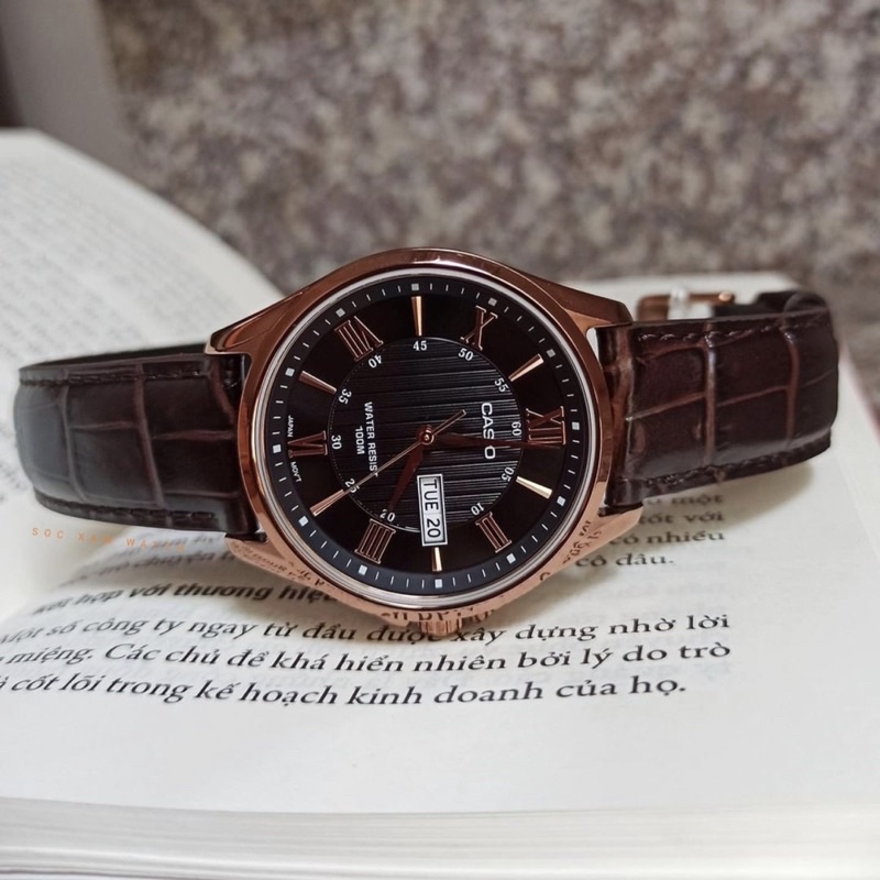 Đồng hồ Nam Casio MTP-1384L-1AV, đồng hồ chính hãng, dây da nâu, mặt đen, viền hồng