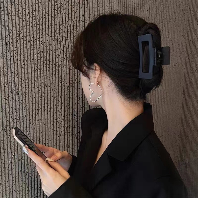 Khuyên Tai Hình Trái Tim Mạ Bạc Phong Cách Thời Trang Đơn Giản Sang Trọng Dành Cho Nữ