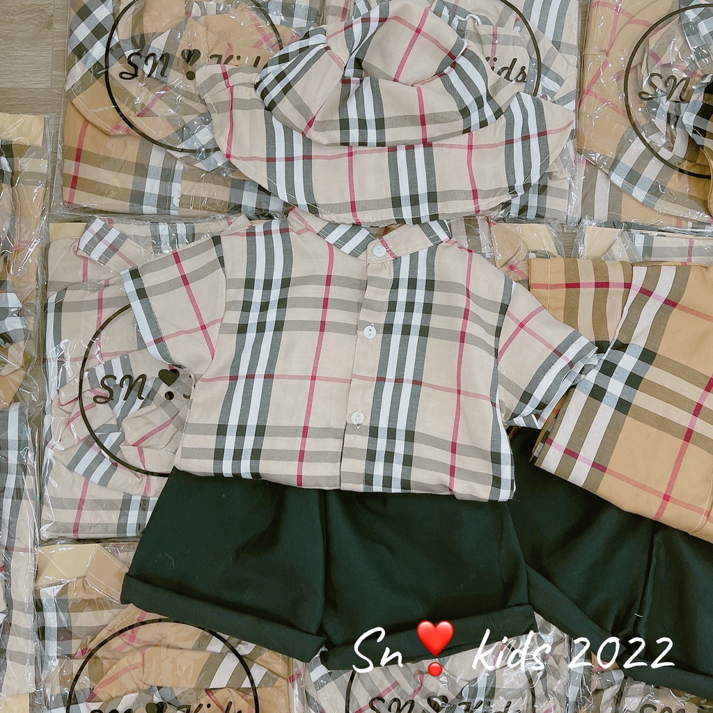 Bộ cọc tay bé trai, bộ áo sơ mí kẻ cổ tàu phối quần thô tặng mũ bucket cho bé