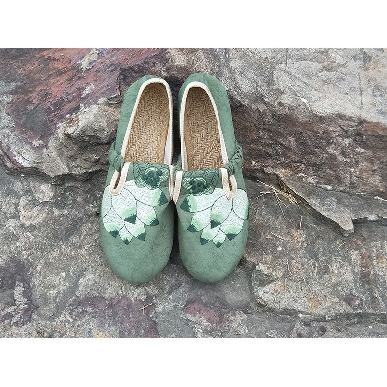 TAM40 giày thêu họa tiết hoa sen | BigBuy360 - bigbuy360.vn