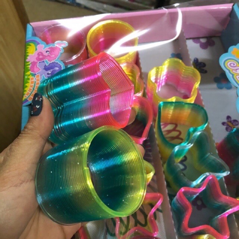 Chiếc lò xo sắc màu loại to