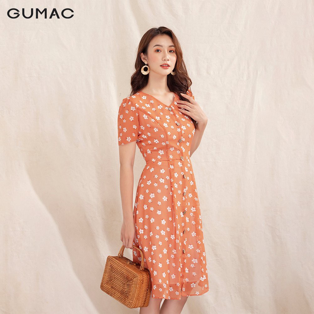 Đầm cổ V đính nút GUMAC DA10131