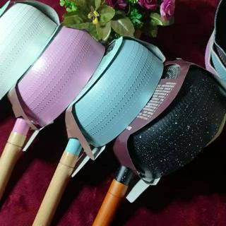 Chảo chống dính bếp từ sâu lòng vân đá có lắp kính bán kèm, Chảo màu cán gỗ 18cm dùng cho mọi loại bếp [giadung.giare22]