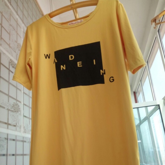 Váy dáng xuông tay lỡ