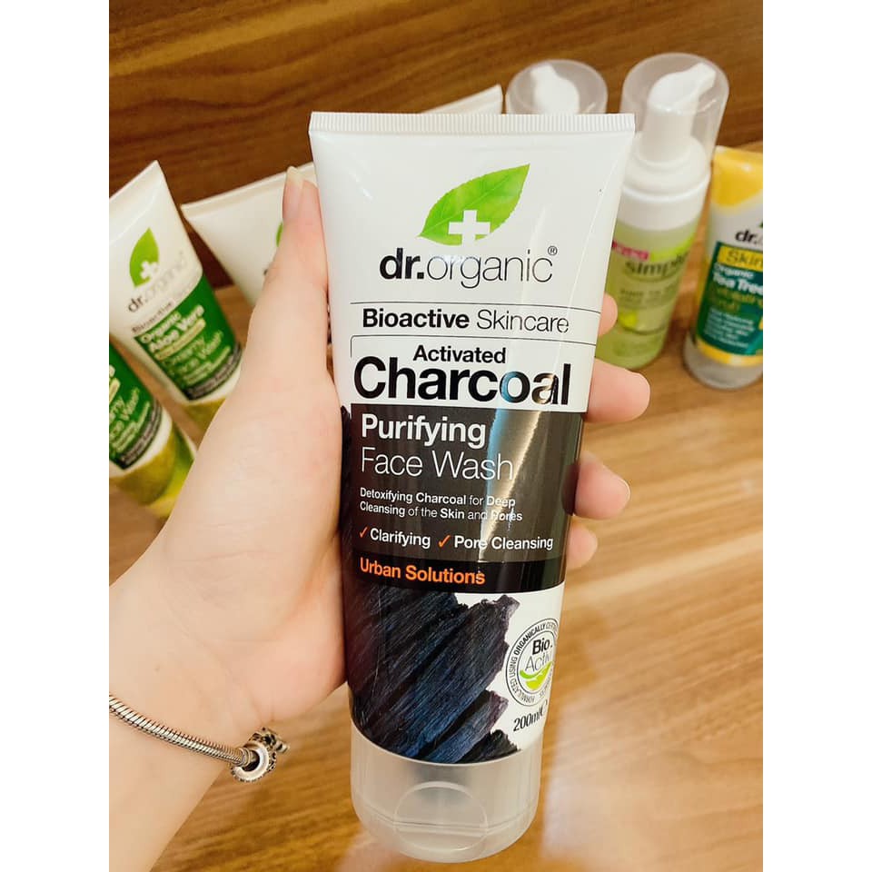 Sữa rửa mặt Dr. Organic Charcoal Face Wash