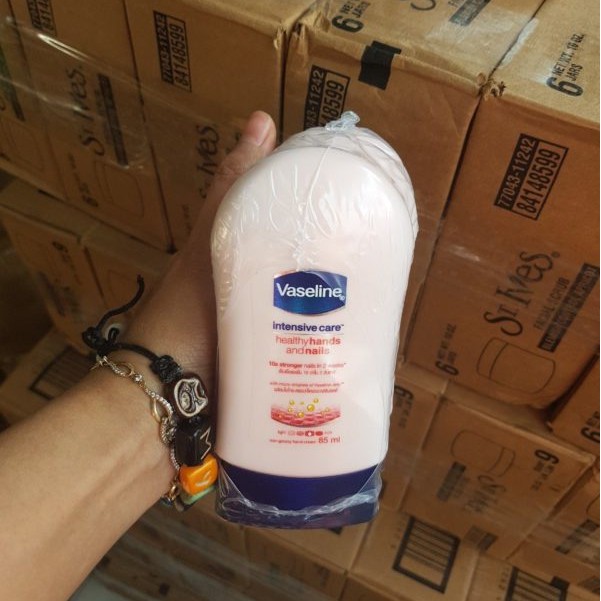 Kem Dưỡng Da Tay Và Móng Tay Vaseline Intensive Care 85g